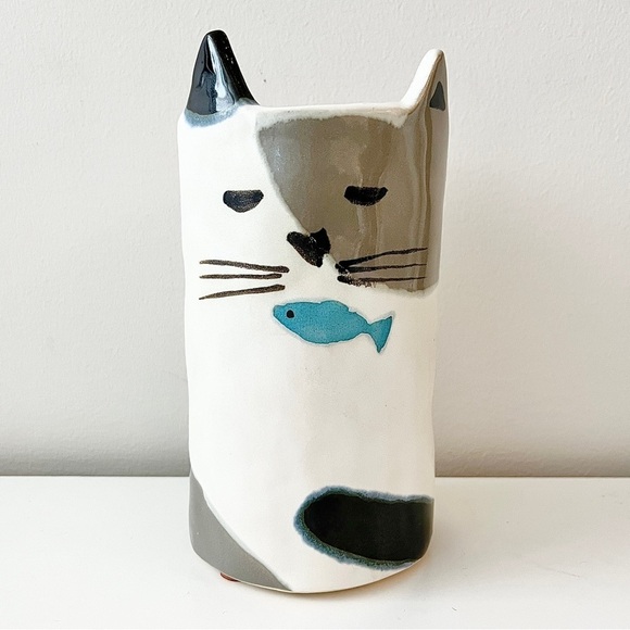 Charming Ceramic Cat Planter Vase - Stylish Scandinavian Vibe, 7-Inch Height - Picture 3 of 9